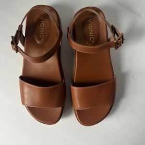 Vionic Jamie Lug Sole Brown 90’s inspired Platform Sandals Sz 8